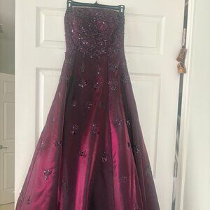 Evening long gown.. High class. From Sean collection. Small. New